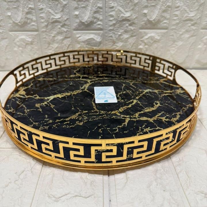 Yuvarlak Büyük Gold Metal Cam Tepsi 35 cm, şık ve dayanıklı mutfak aksesuarı