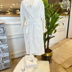 Kadın Bornoz Takımı Kelebek Nakışlı %100 Pamuk