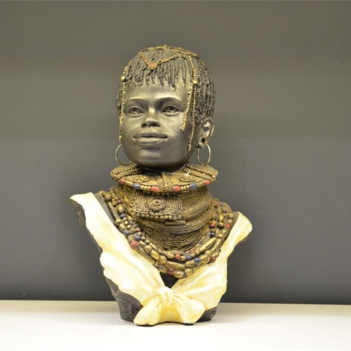 Ba-hem Gerdanlı African Büst Biblo