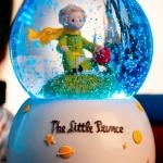 The Little Prince Küçük Prens Müzikli Işıklı Otomatik Kar Tanesi Püskürtmeli Büyük Boy Kar Küresi
